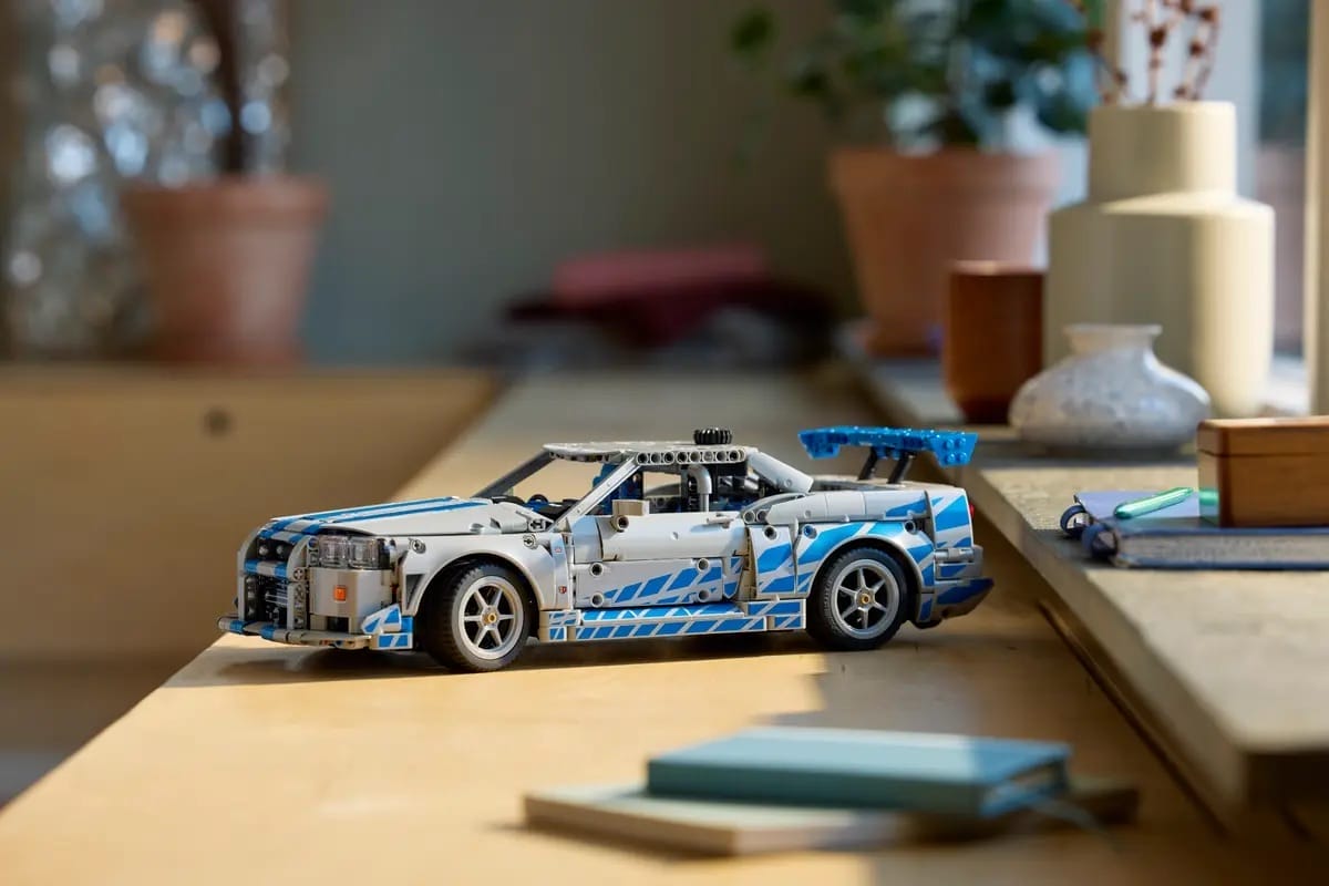 Rレーヌアイリニア 34 LEGO Technic Nissan Skyline GT-R R34 Hits the Street - Console